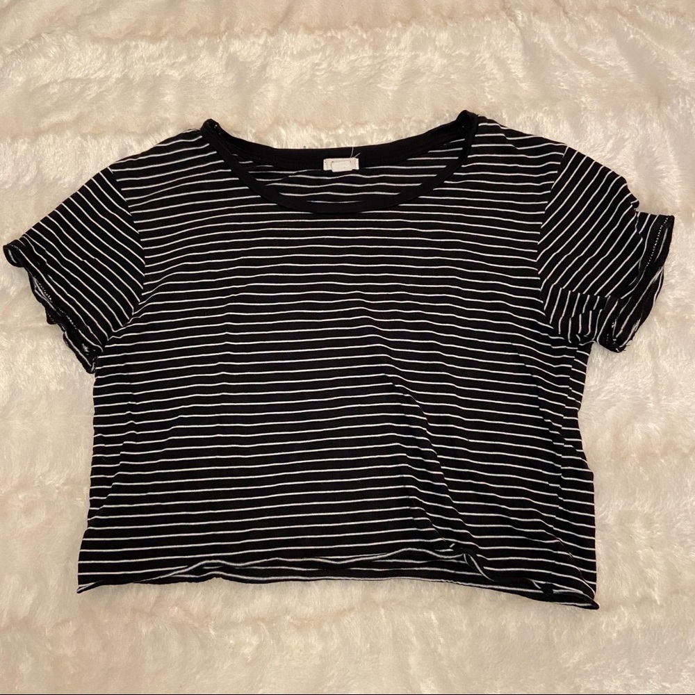 Juniors cropped tee!